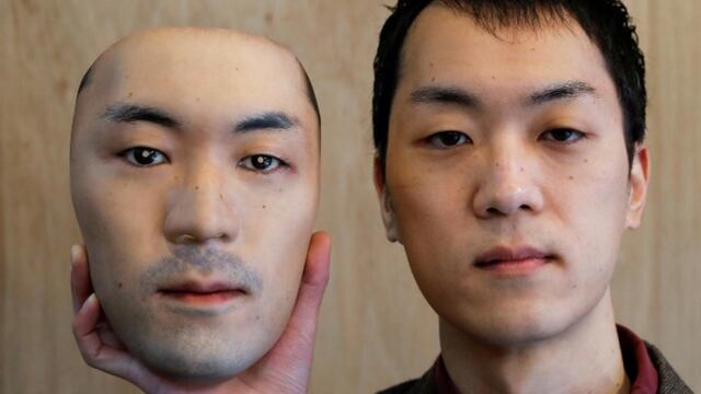 Mascarilla hiperrealista