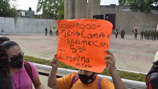 Madre pide insulina para su hija diabética