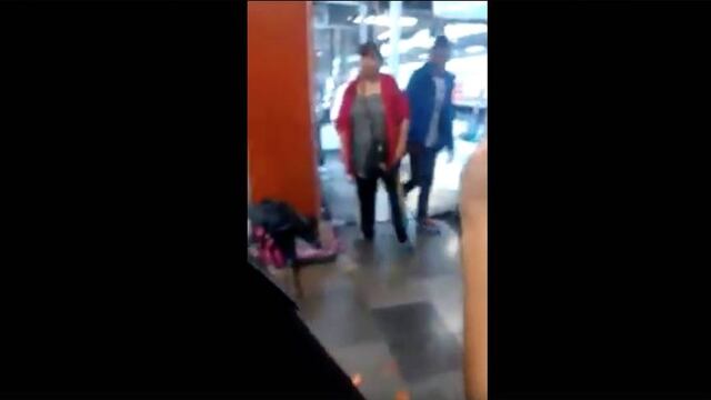 Una mujer amenazaba con herir a otras personas con un cuchillo.