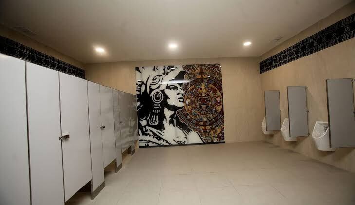 Cultura Azteca en los baños del AIFA