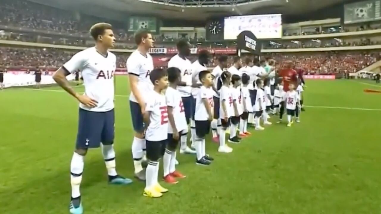 Indigna que niños paguen 17 mil pesos por salir con jugadores previo a los partidos de Liga Premier