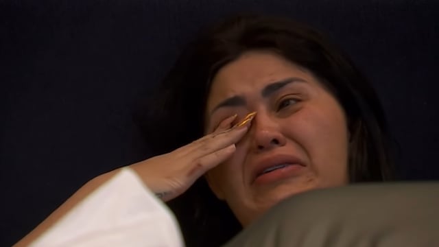 Gomita llora por las burlas de Luis Potro Caballero