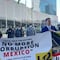 Protestan por el desplome de la Línea 12 del Metro CDMX, durante visita de AMLO a Nueva York