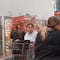 VIDEO: ¿Revendedora de Costco recibe su merecido? Clientes le quitaron todas las roscas de reyes que acaparó