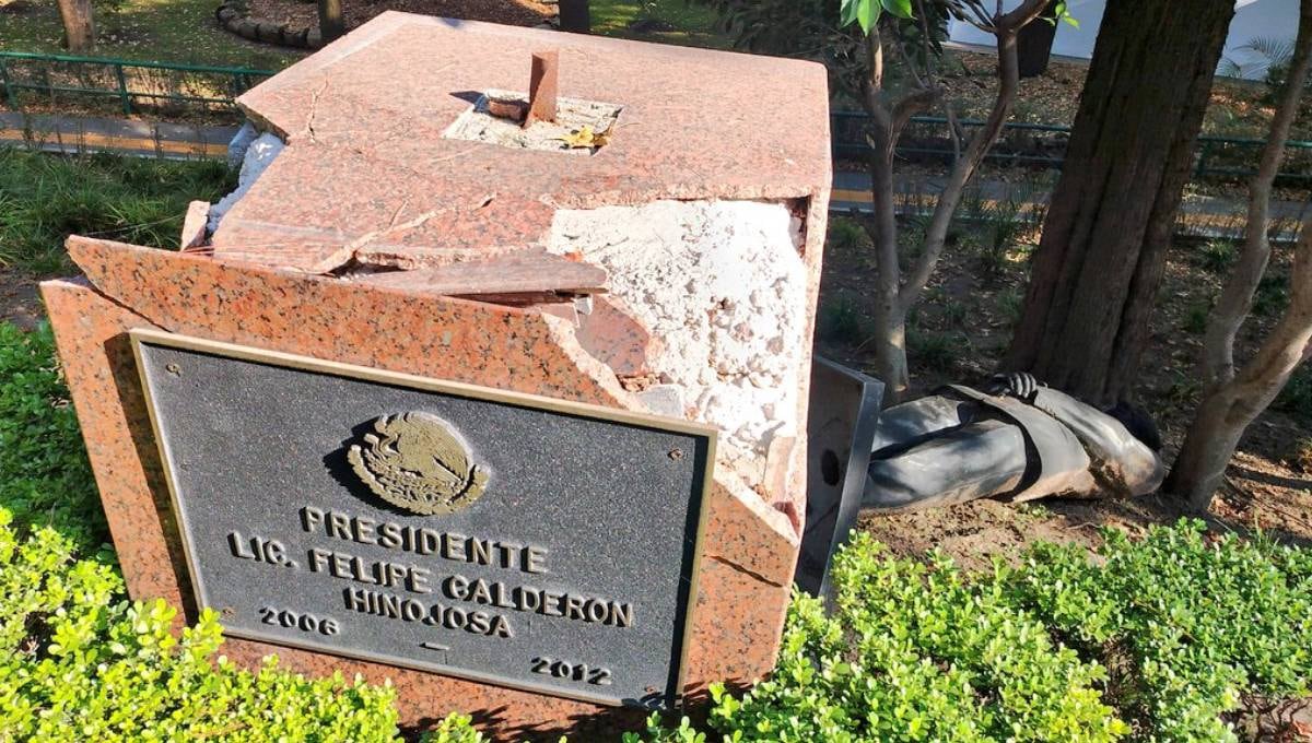 Estatua de Felipe Calderón en Los Pinos