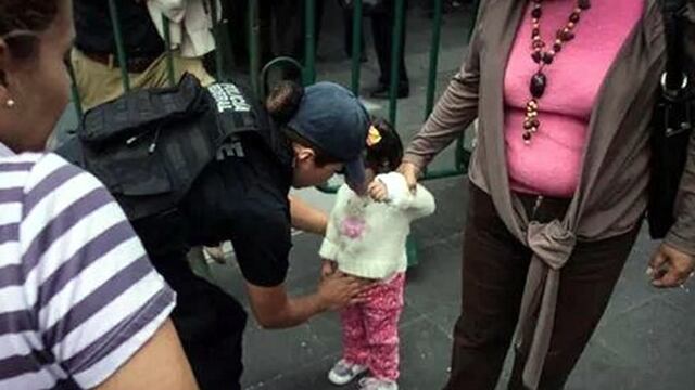 Se hizo una la revisión exhaustiva, incluso a niños en las inmediaciones del Zócalo capitalino el pasado 15 de septiembre. Foto/Especial