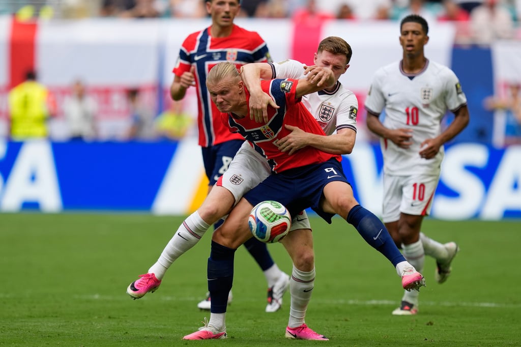 Erling Haaland no pudo anotar en los cuartos de final del Mundial ante Inglaterra