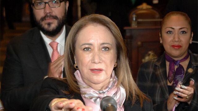Lo que sí sorprende es que ciertos personajes y sectores de la sociedad se nieguen a ver a Yasmín Esquivel como un personaje con sus propios valores y a valorarla por sus logros y aptitudes.
