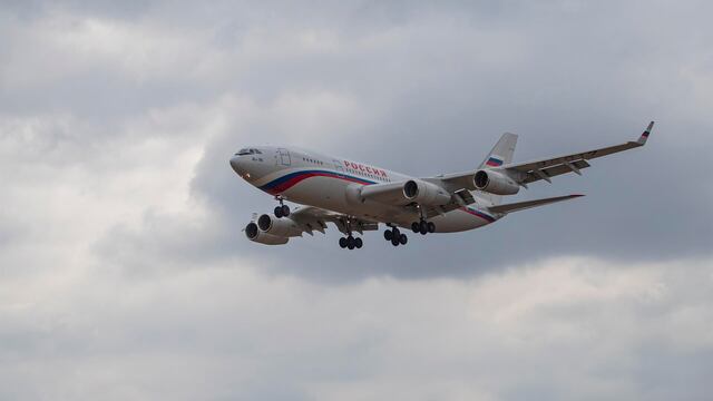 Rusia prohibe vuelos 36 compañías aéreas