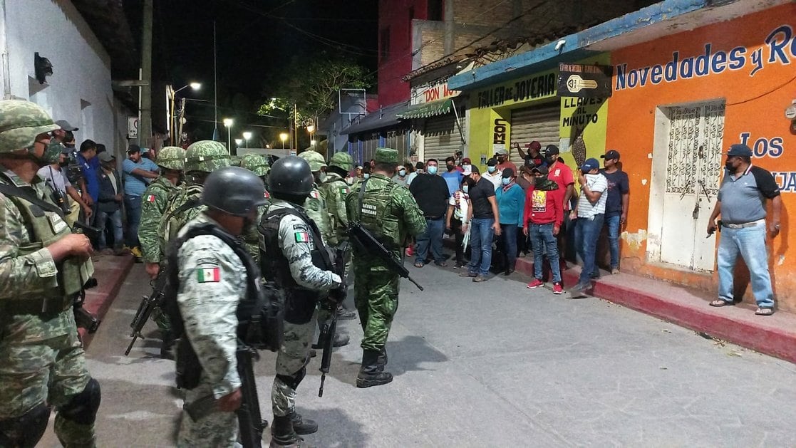 Pobladores de Quechultenango en Guerrero, liberan a militares retenidos/Twitter