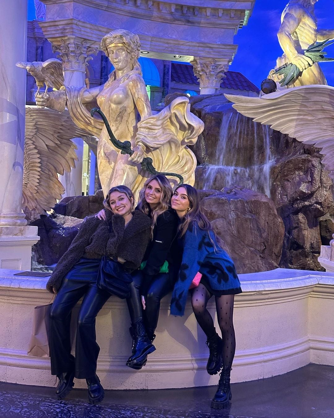 Angélica Rivera y sus hijas en Las Vegas