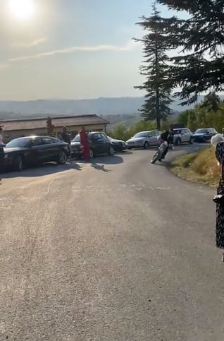 Novio en la moto el día de la boda