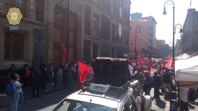 Bloqueo de maestros del Colegio de Bachilleres en la SEP