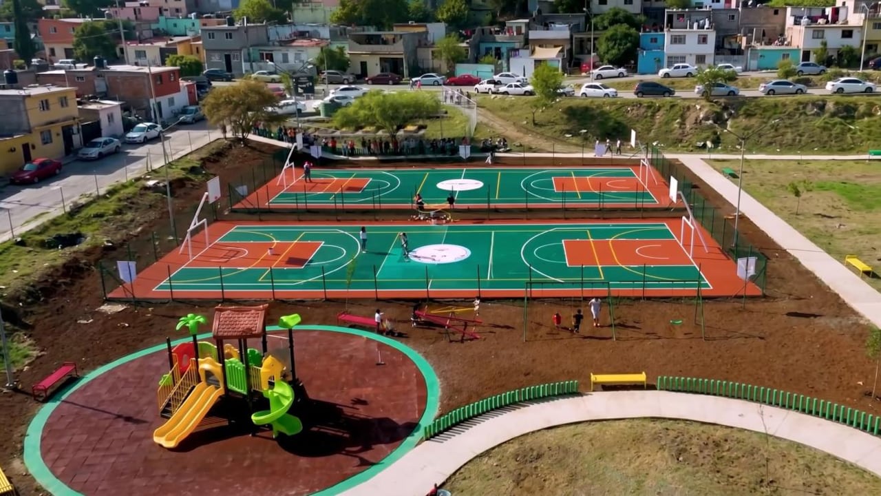 Anuncia Víctor González Herrera que remodelarán 10 canchas de fútbol en México