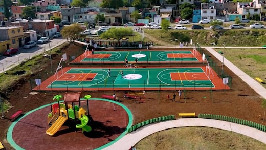 Anuncia Víctor González Herrera que remodelarán 10 canchas de fútbol en México