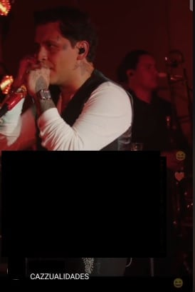 Le recuerdan a Christian Nodal a Cazzu mientras le canta a Ángela Aguilar.