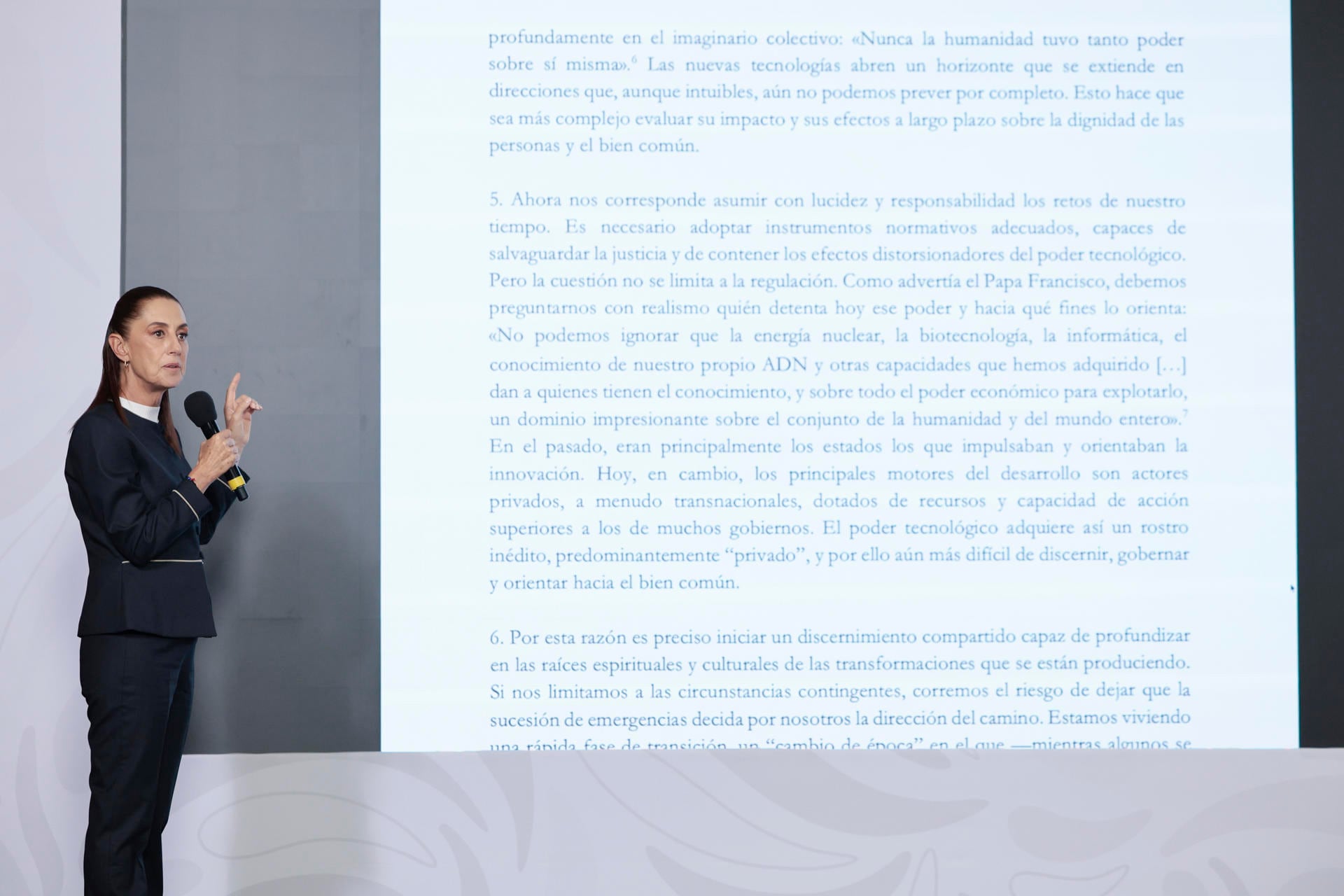Sheinbaum comenta la encíclica del papa León XIV sobre el uso inhumano de la inteligencia artificial