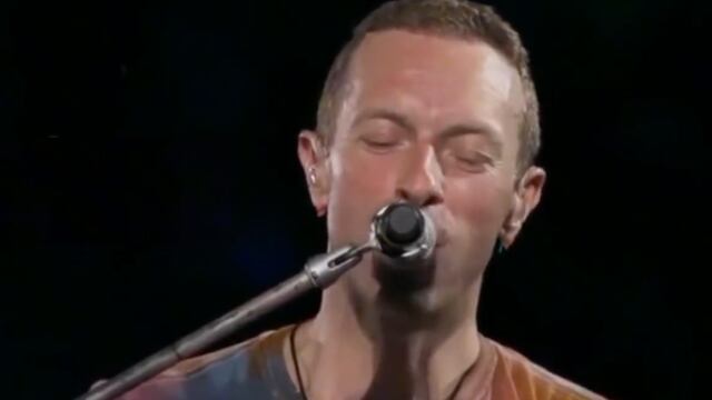 Chris Martin cantando De Música Ligera en Argentina