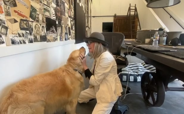 Diane Keaton junto a su perro Reggie