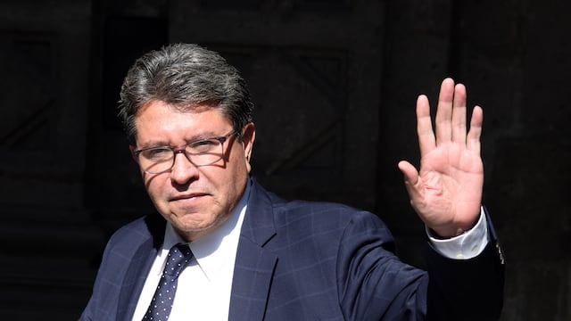 Ricardo Monreal durante su llegada a Palacio Nacional en donde se lleva a cabo el Primer Informe presidencial de Andrés Manuel López Obrador.