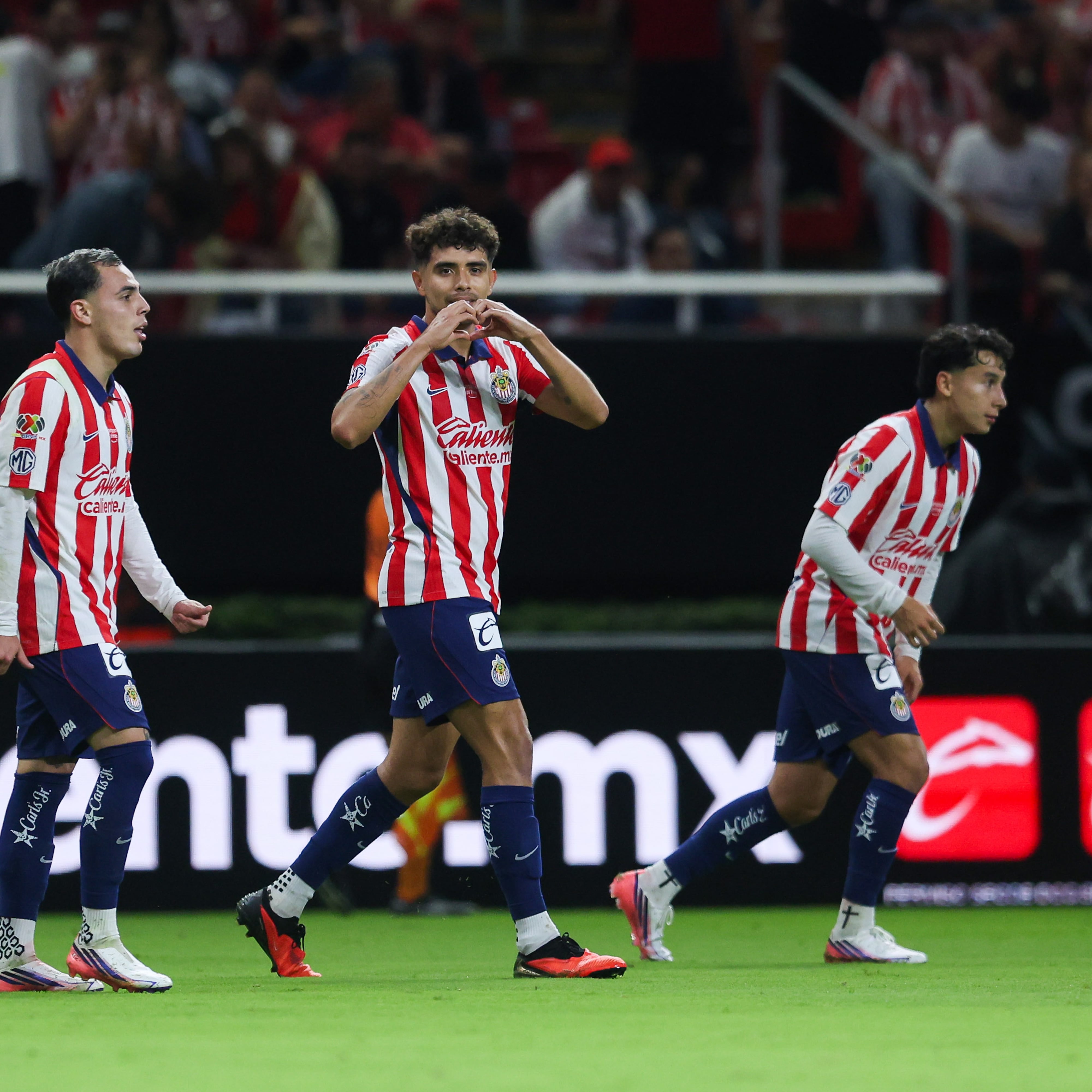 Chivas golea a Tijuana y sube al tercer lugar del Apertura 2026