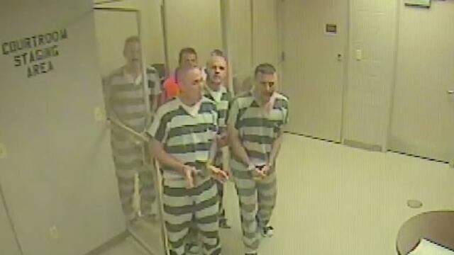 Presos salvan la vida de un guardia.