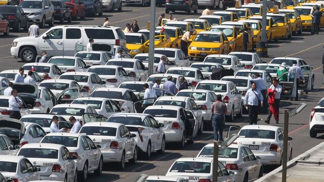 Taxis en el Aeropuerto Internacional de la Ciudad de México
