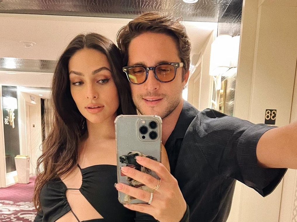 Renata Notni con Diego Boneta.