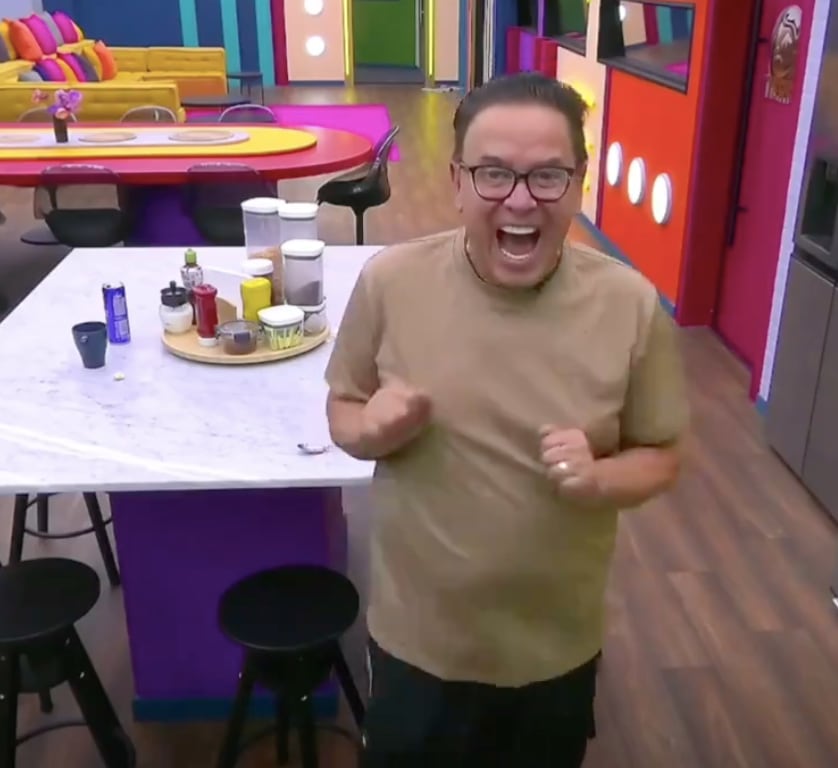 Mario Bezares presume baja de peso