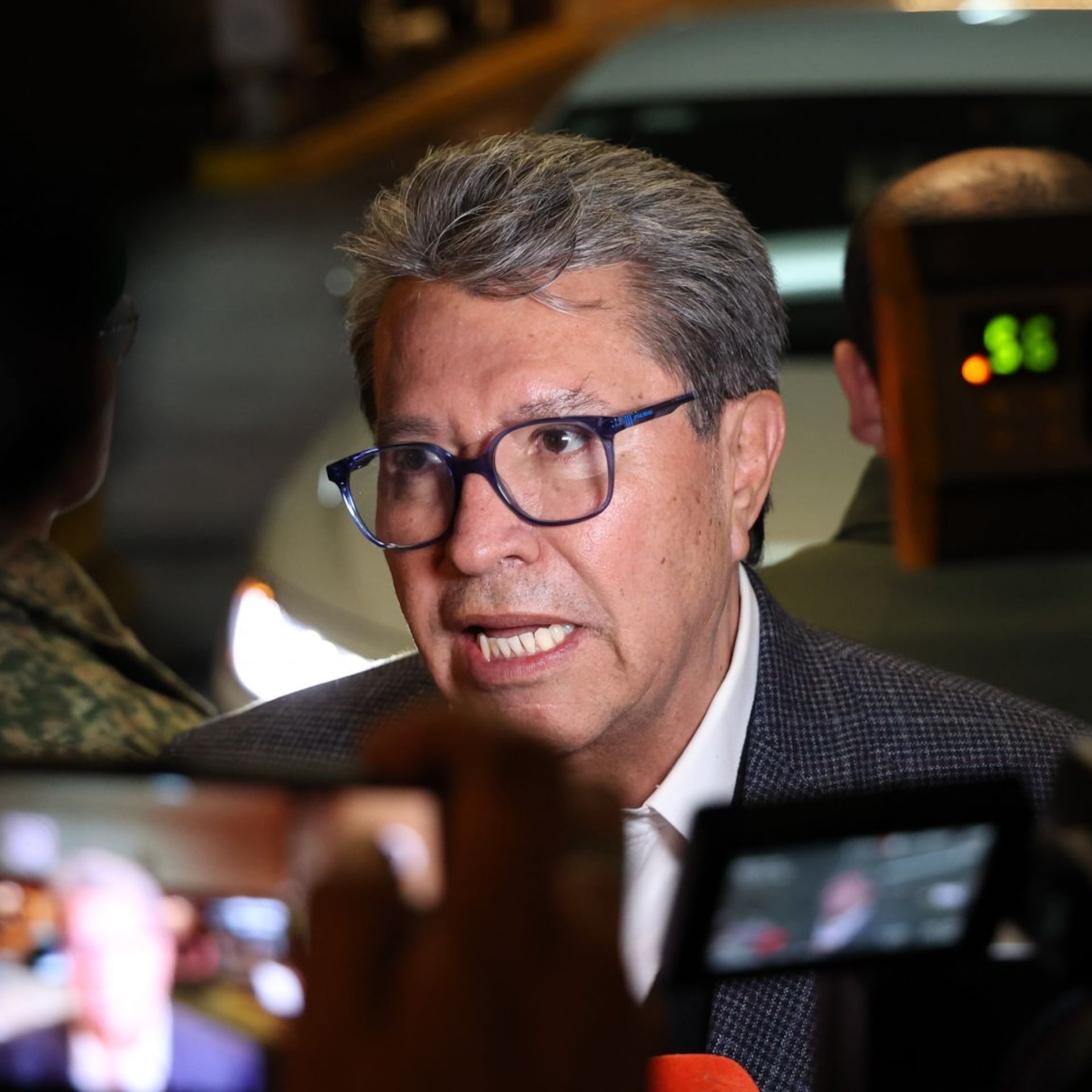 Monreal reconoce problemas de disciplina y lealtad en Morena