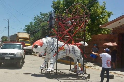 Vecinos de Tultepec protestan en el paso de maquinaria para construir el Tren Suburbano