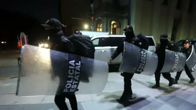 ¿Qué pasa en Nuevo León? Drama por gobernador interino y licencia de Samuel García escala: Antimotines entran a Palacio de Gobierno