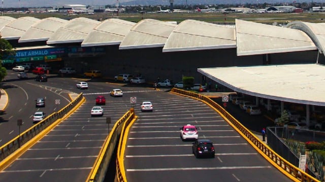 Trabajadores de la salud liberan Circuito Interior hacia el AICM