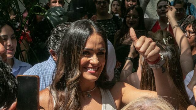 La candidata a la alcaldía Cuauhtémoc por la coalición Fuerza y Corazón por México, Alessandra Rojo de la Vega, acudió al Distrito 12 del IECM para vigilar el conteo