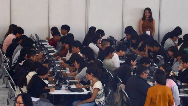 Aspirantes realizan examen de control de la UNAM en Oaxaca