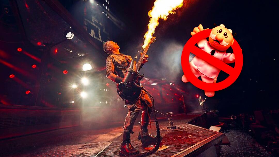 Metaleros prohíben aventar peluches del Dr. Simi en concierto de Rammstein