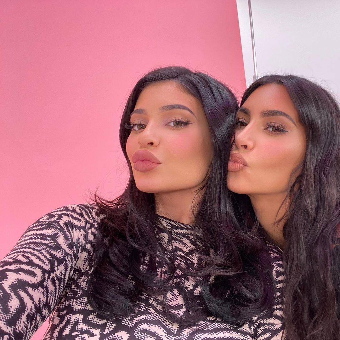 Kylie Jenner y Kim Kardashian