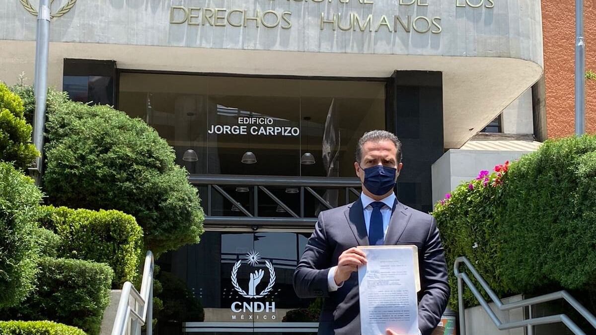 Adrián de la Garza denuncia a AMLO ante la CNDH