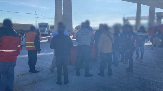 Trabajadores del Tren Maya cierran carriles en caseta de Tlalpan por falta de pago