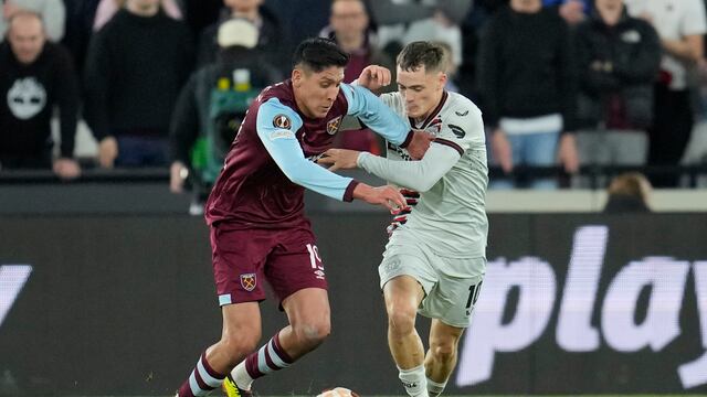 Edson Álvarez con el West Ham en la Europa League
