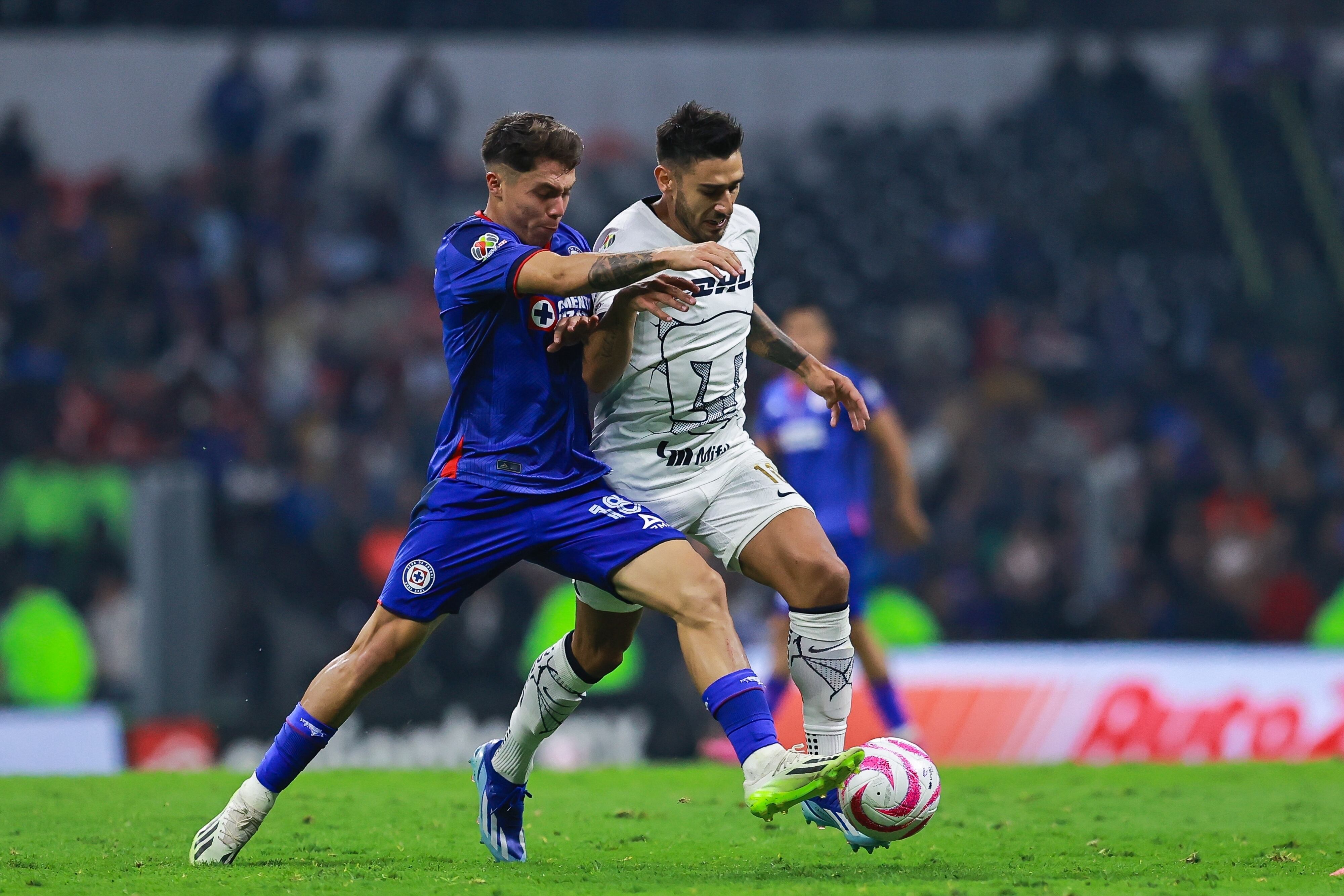 Cruz Azul vs Pumas en el Azteca
