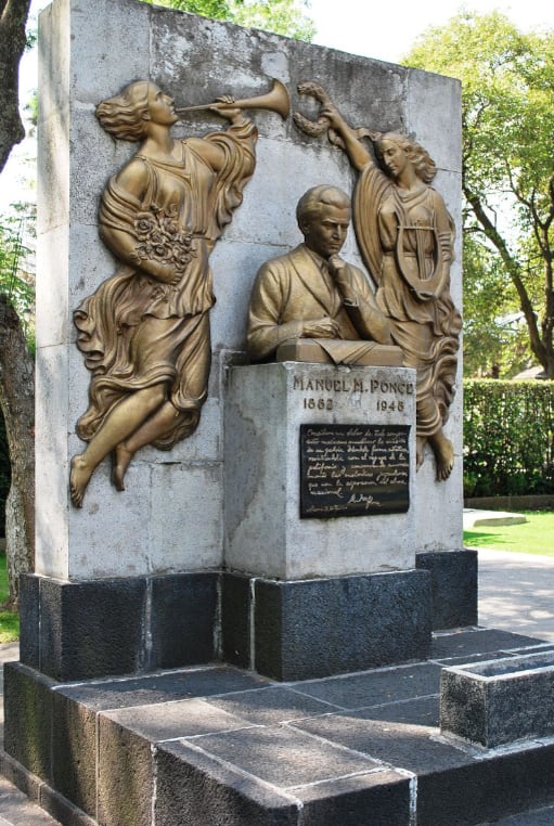 Tumba de Manuel Ponce Cuéllar