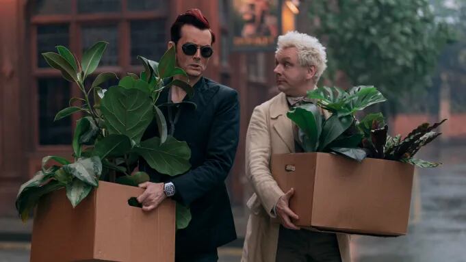 Good Omens no tendrá tercera temporada por culpa de Neil Gaiman; solo un especial de 90 minutos