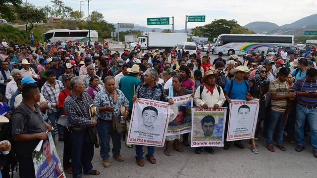 Padres de los normalistas desaparecidos. Sin audiencia con el Papa Francisco.