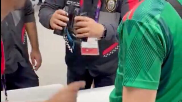 Binoculares fan mexicano (Foto: Captura de video)