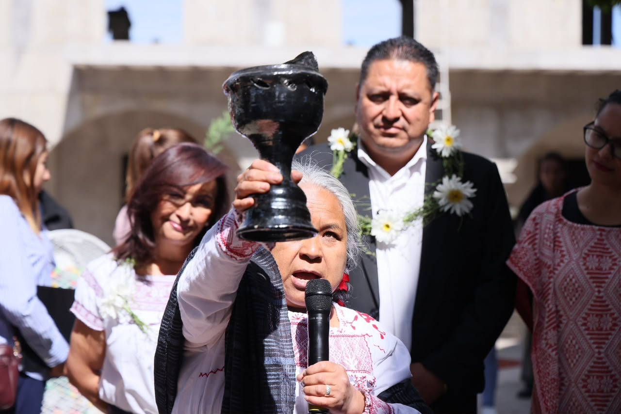 Lorena Cuéllar destaca inversión de 800 mdp para comunidades indígenas de Tlaxcala.