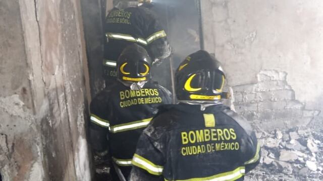 ¿Qué pasó en Iztapalapa? Explota tanque de gas en departamento, hay una mujer herida