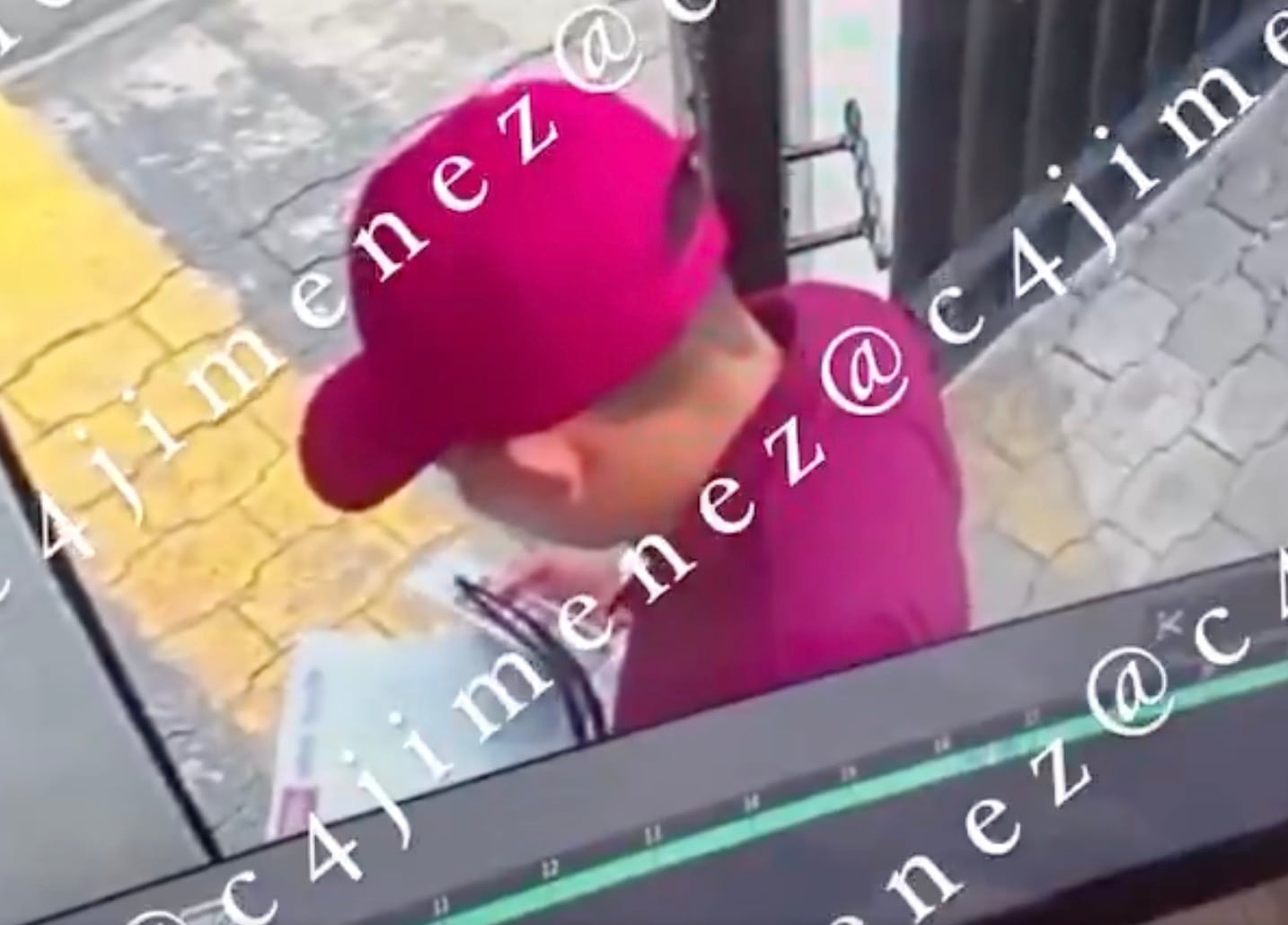 Difunden video de estafa a mujer en Iztapalapa con supuesta Pensión del Bienestar para Adultos Mayores