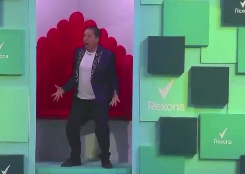Mario Bezares es salvado por el público