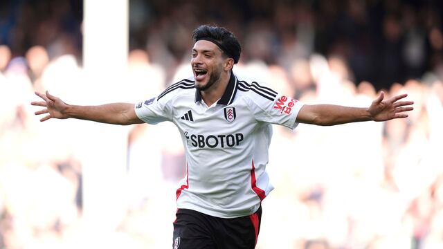 Raúl Jiménez con Fulham en la Premier League.